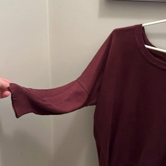 Charlotte Russe size large, long, batwing, style sleeve blouse - Picture 4 of 5